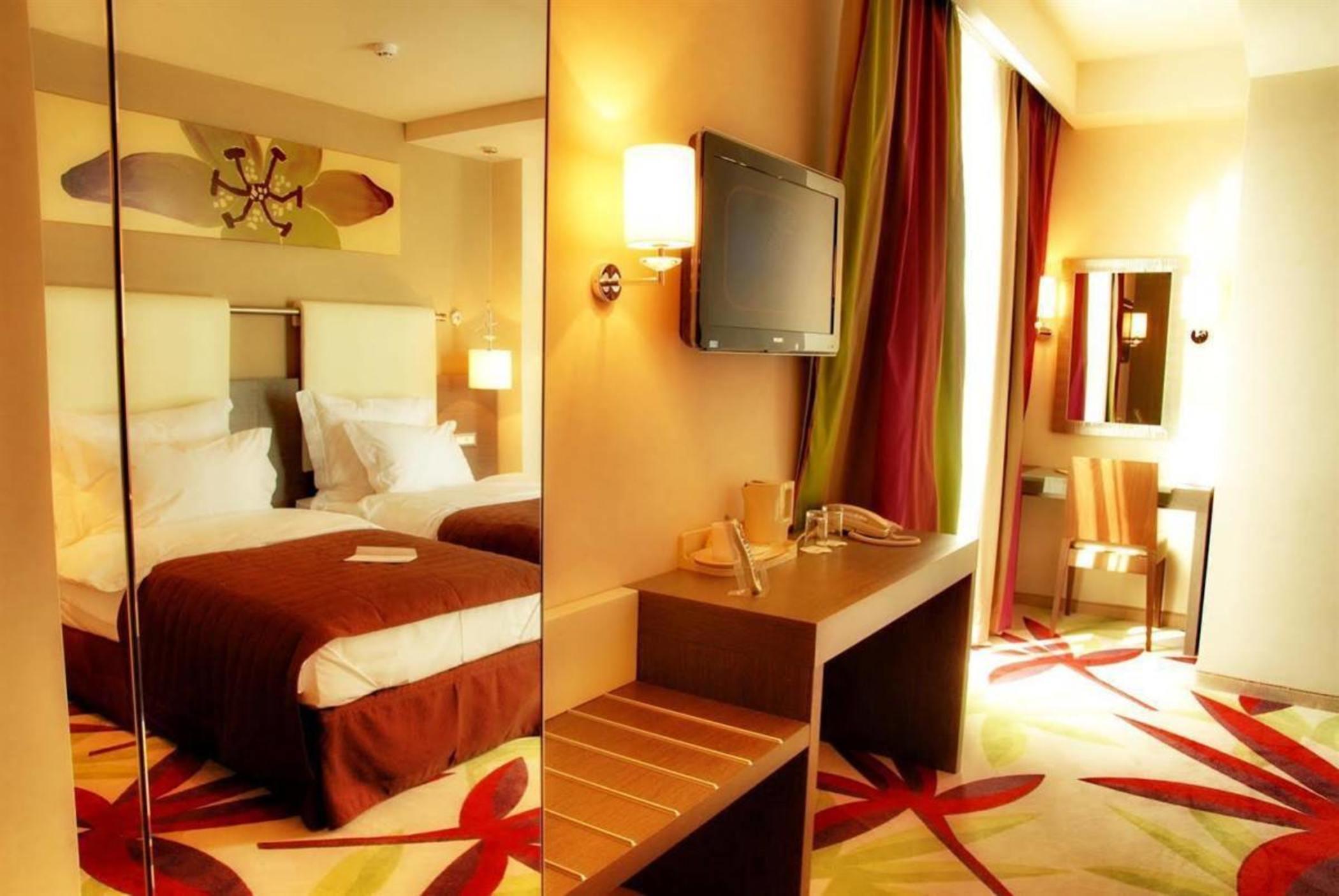 Golden Tulip Ana Dome Hotel คลูจ-นาโปกา ภายนอก รูปภาพ