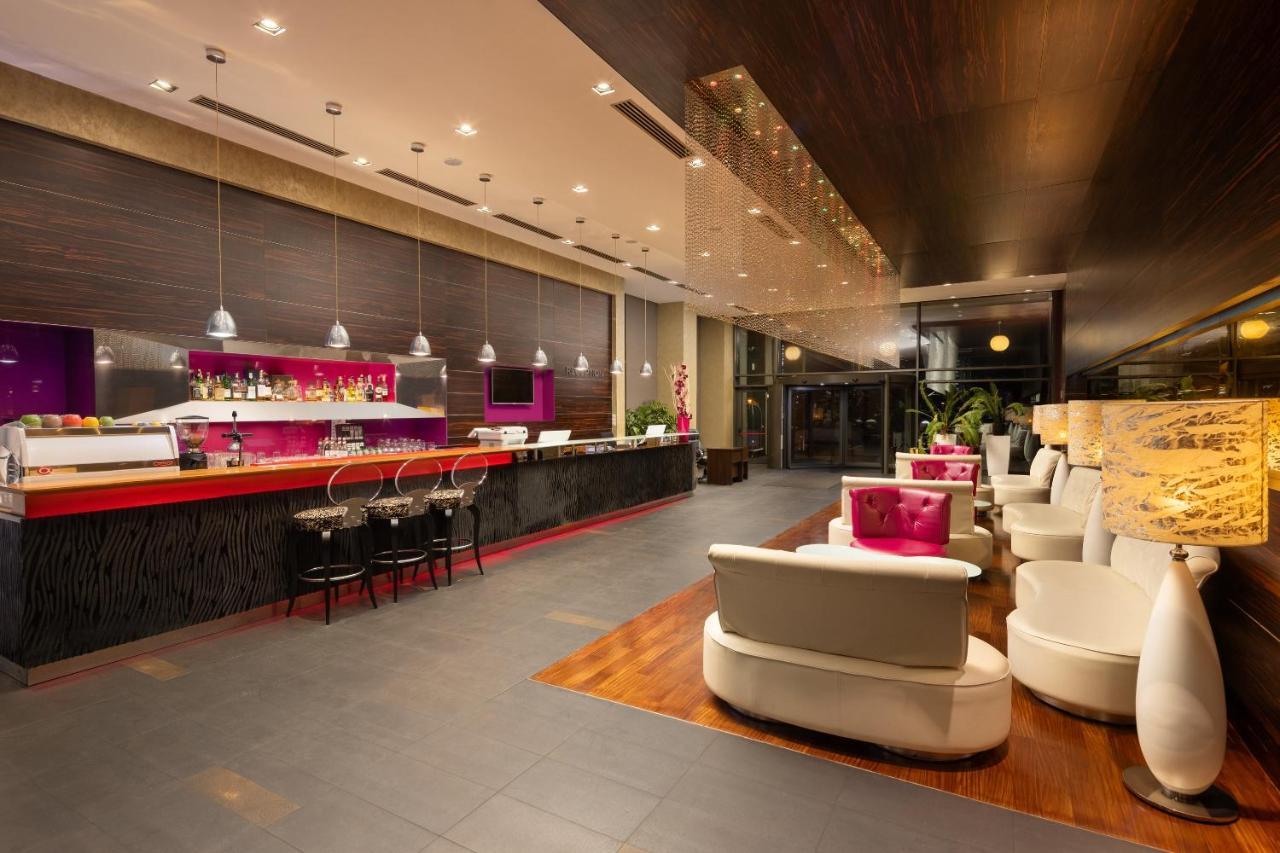 Golden Tulip Ana Dome Hotel คลูจ-นาโปกา ภายนอก รูปภาพ