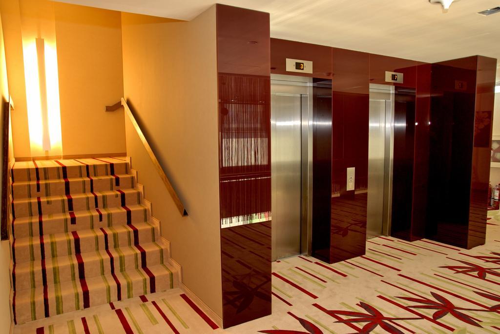 Golden Tulip Ana Dome Hotel คลูจ-นาโปกา ภายนอก รูปภาพ